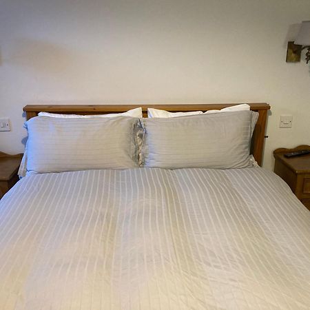 Ashes Seafood Restaurant Accommodation Dingle Bagian luar foto