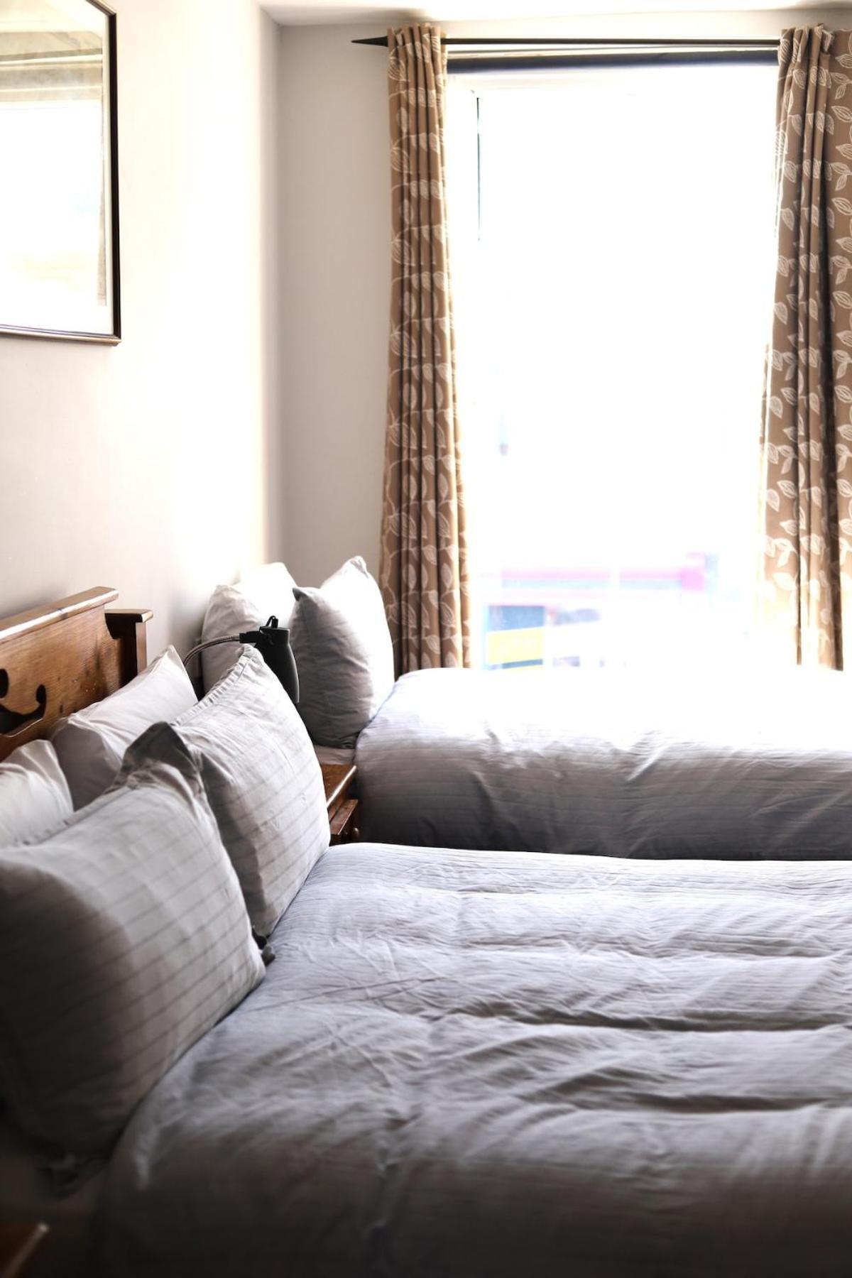 Ashes Seafood Restaurant Accommodation Dingle Bagian luar foto